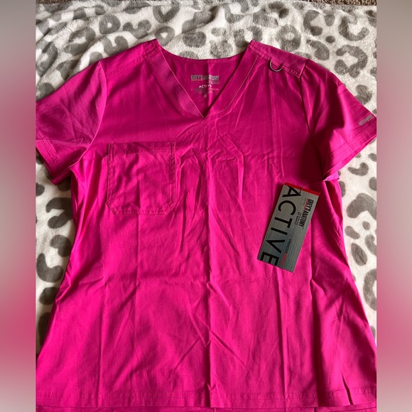 NWT PINK SCRUB TOP - Picture 1 of 4